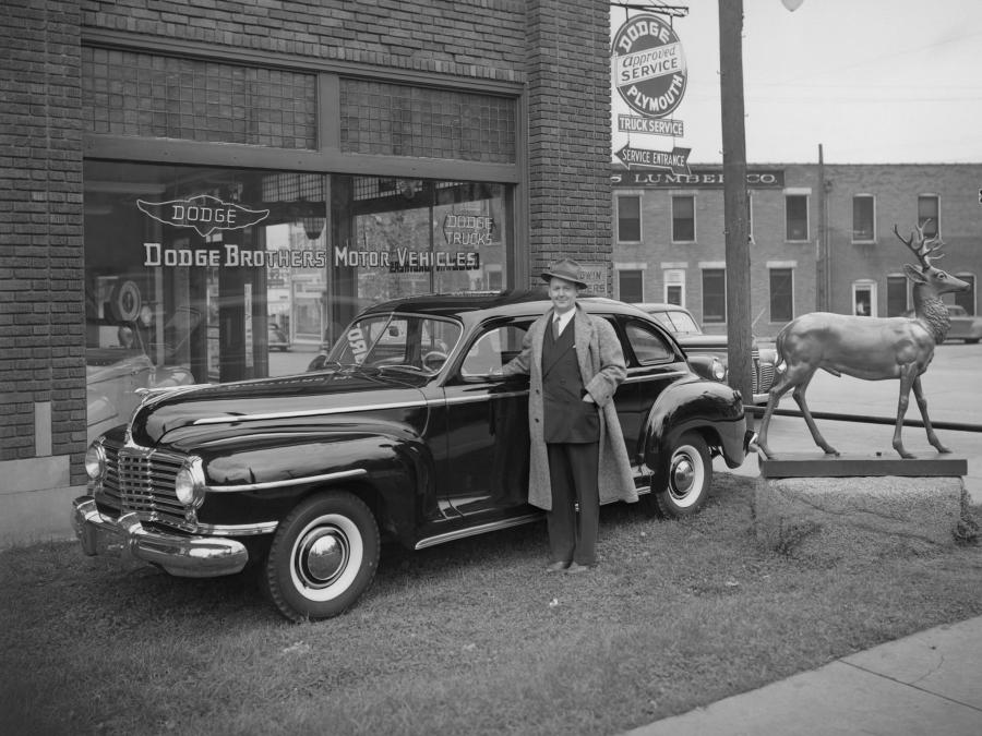  Dodge Deluxe 4-Door Sedan 1942 года  (фото 1 из 1)